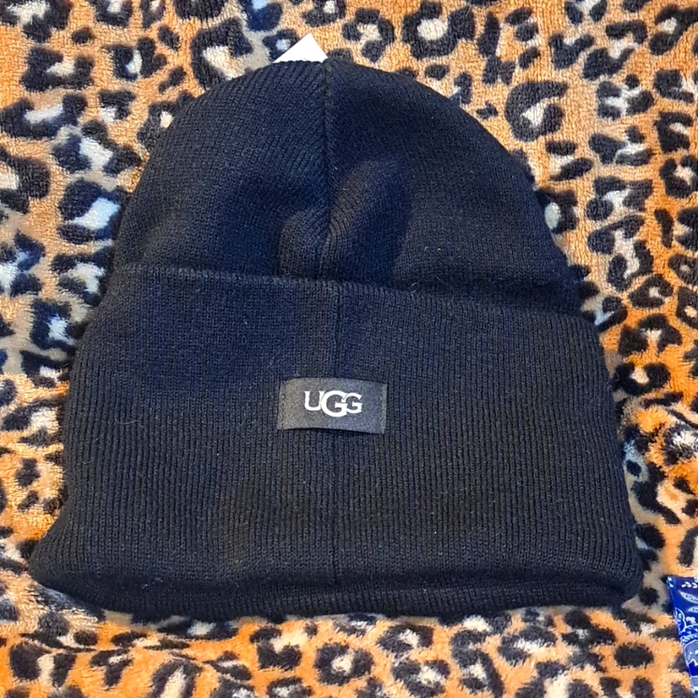 New knitted Ugg hat